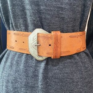 VINTAGE Tooled Leather Tan/Orange Belt XS